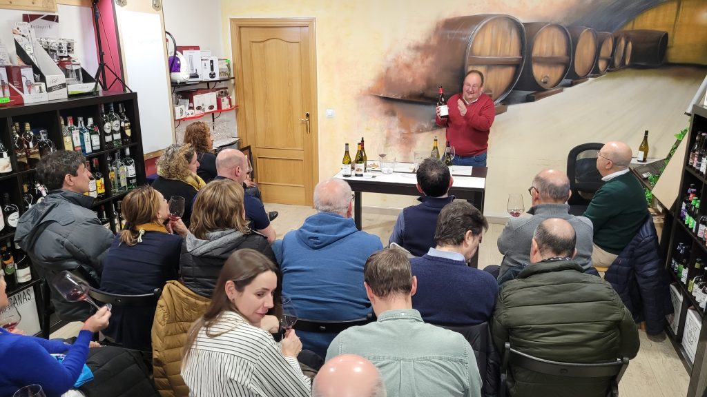 Presentación Alan de Val en Vinoteca De Blanco a Tinto